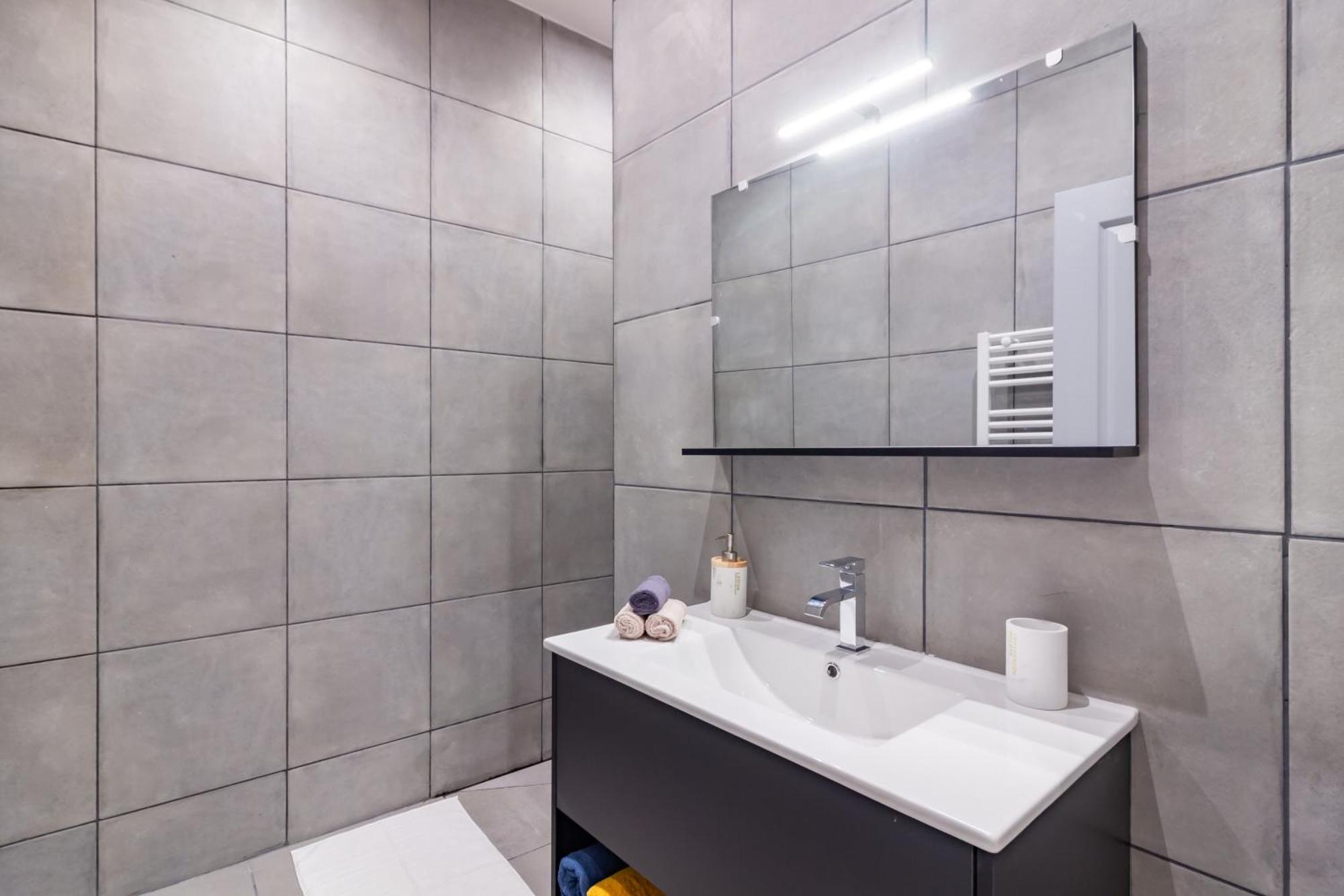 Spacieux Appartement En Plein Coeur De Béziers Buitenkant foto